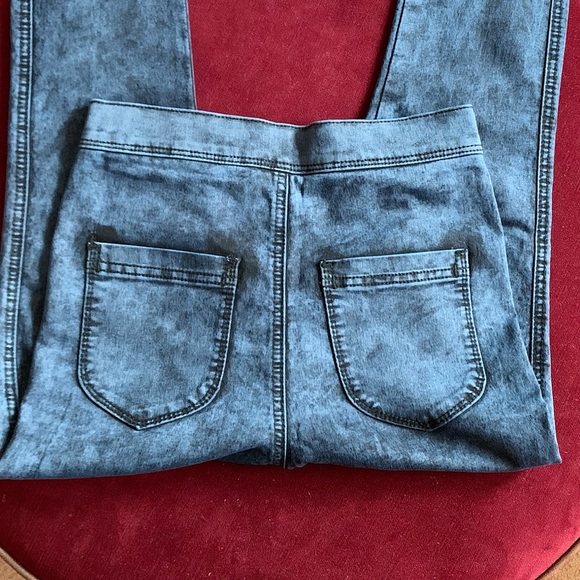 ASOS High Waisted Mottled Wash Jeans - Picture 5 of 8